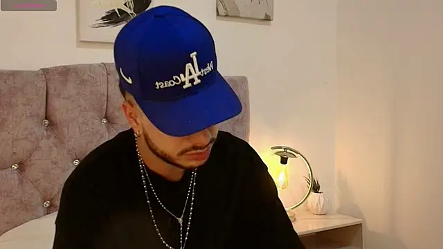 Amadeo Wild online show from April 25, 4:15 am