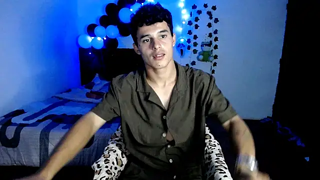 Snapshot of freddy_romas chatting on October 19, 3:00 am freddy romas online show from October 19, 3:00 am