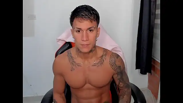 Snapshot of pettergrey1 chatting on October 15, 11:45 pm pettergrey1 online show from October 15, 11:45 pm
