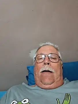 Snapshot of NawtyB1965 chatting on October 7, 3:32 am NawtyB1965 online show from October 7, 3:32 am