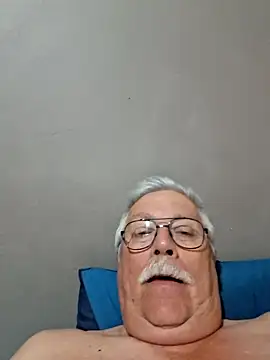 Snapshot of NawtyB1965 chatting on October 11, 4:05 am NawtyB1965 online show from October 11, 4:05 am