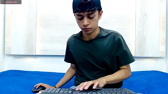 Snapshot of DamiBright chatting on December 9, 7:57 pm DamiBright online show from December 9, 7:57 pm