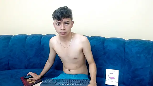 Snapshot of DamiBright chatting on December 30, 7:11 pm DamiBright online show from December 30, 7:11 pm
