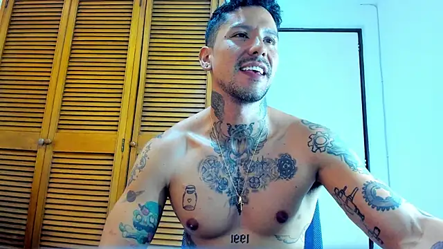 Snapshot of Dylanstonne chatting on March 14, 9:21 pm Dylanstonne online show from March 14, 9:21 pm