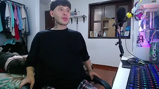 Snapshot of esjrobles chatting on December 26, 2:55 am esjrobles online show from December 26, 2:55 am