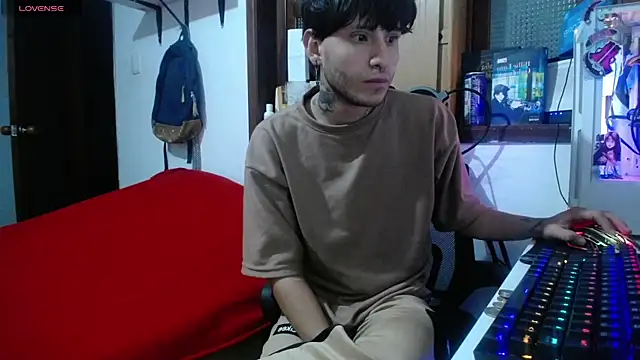 Snapshot of esjrobles chatting on February 16, 2:43 am esjrobles online show from February 16, 2:43 am