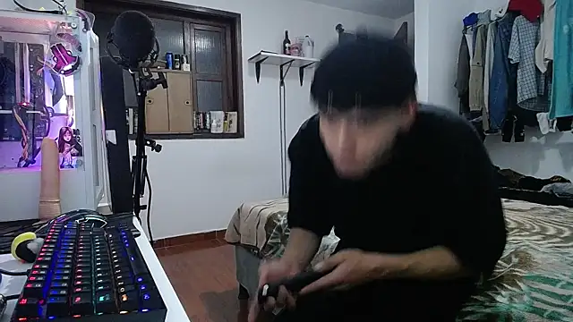 Snapshot of esjrobles chatting on January 19, 2:15 am esjrobles online show from January 19, 2:15 am