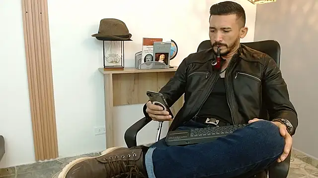 Snapshot of Reiko_85_ chatting on February 15, 7:28 pm Reiko 85 online show from February 15, 7:28 pm