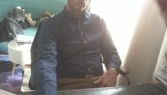 shyfrenchcock1 online show from October 31, 3:15 pm