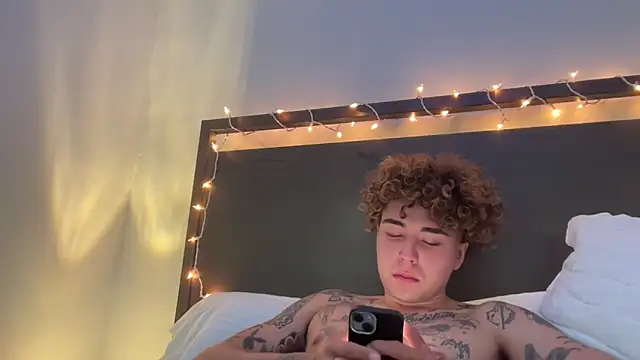 Youngjoshy online show from December 25, 4:43 pm