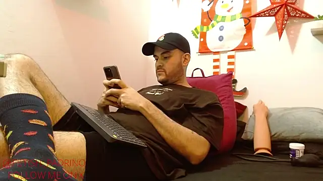 Snapshot of fetish_padrino chatting on December 5, 2:42 am fetish padrino online show from December 5, 2:42 am