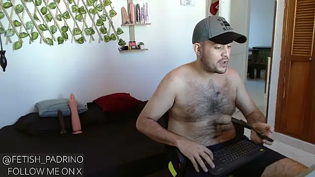 Snapshot of fetish_padrino chatting on January 19, 3:10 pm fetish padrino online show from January 19, 3:10 pm