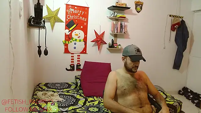 Snapshot of fetish_padrino chatting on December 28, 12:57 am fetish padrino online show from December 28, 12:57 am