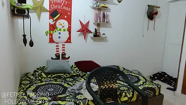 Snapshot of fetish_padrino chatting on December 30, 10:43 am fetish padrino online show from December 30, 10:43 am