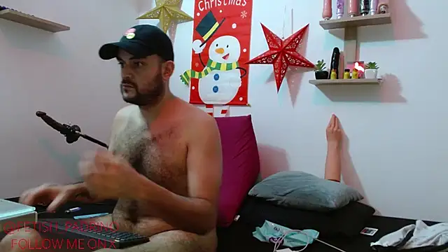 Snapshot of fetish_padrino chatting on December 24, 2:32 am fetish padrino online show from December 24, 2:32 am