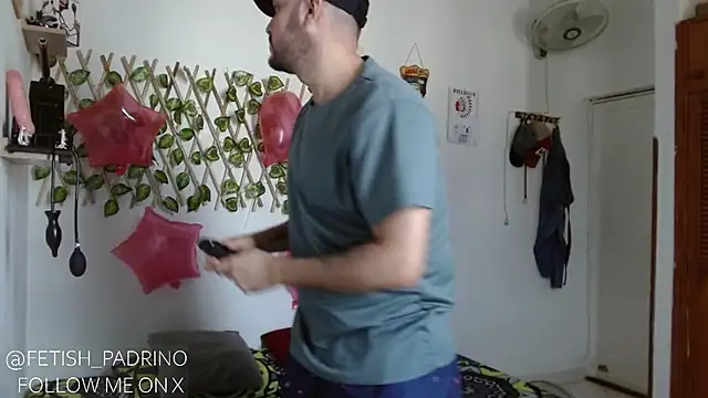 Snapshot of fetish_padrino chatting on February 8, 1:44 pm fetish padrino online show from February 8, 1:44 pm