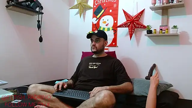 Snapshot of fetish_padrino chatting on December 21, 2:41 am fetish padrino online show from December 21, 2:41 am