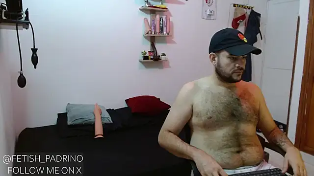Snapshot of fetish_padrino chatting on January 13, 10:58 am fetish padrino online show from January 13, 10:58 am