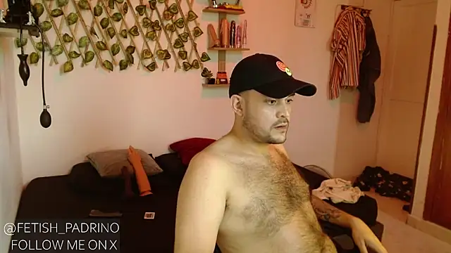 Snapshot of fetish_padrino chatting on January 18, 9:13 am fetish padrino online show from January 18, 9:13 am