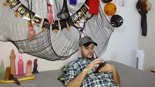 Snapshot of fetish_padrino chatting on October 16, 5:54 pm fetish padrino online show from October 16, 5:54 pm