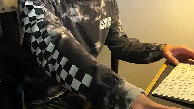 Snapshot of Dylansd chatting on January 10, 9:44 am Dylansd online show from January 10, 9:44 am