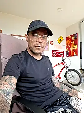 mileflav0r online show from May 3, 8:17 am