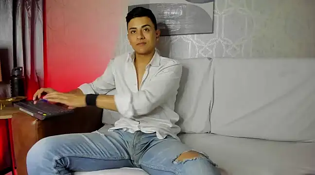 Snapshot of Lucii_fer_ chatting on March 3, 11:06 am Lucii fer online show from March 3, 11:06 am