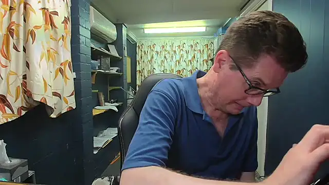 tilobinder online show from October 24, 1:02 pm