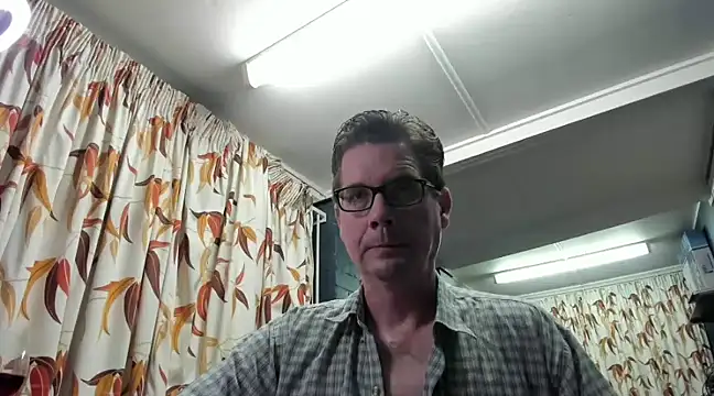 Snapshot of tilobinder chatting on December 8, 11:35 am tilobinder online show from December 8, 11:35 am