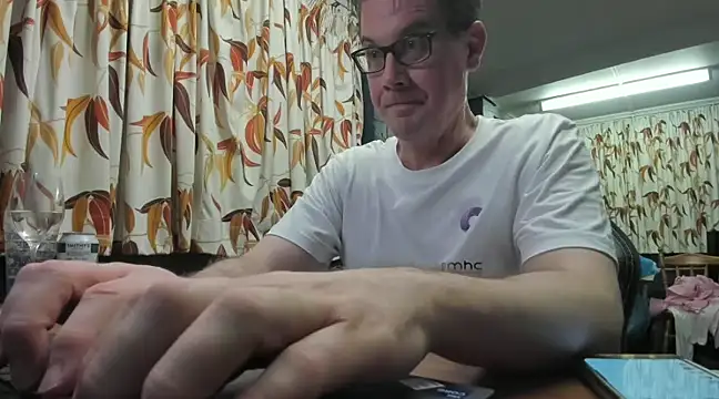 Snapshot of tilobinder chatting on January 25, 2:14 pm tilobinder online show from January 25, 2:14 pm