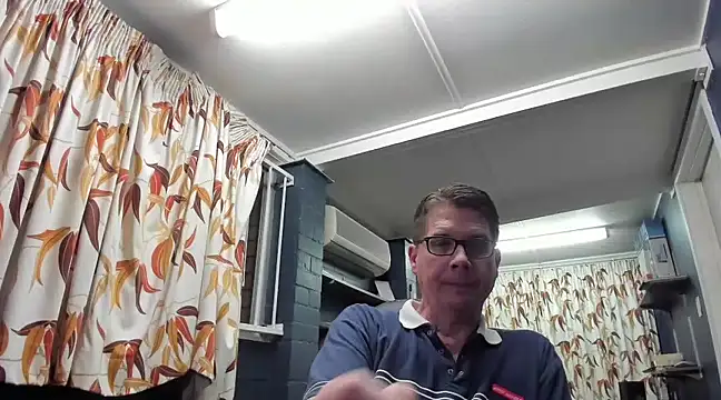 Snapshot of tilobinder chatting on March 10, 12:49 pm tilobinder online show from March 10, 12:49 pm