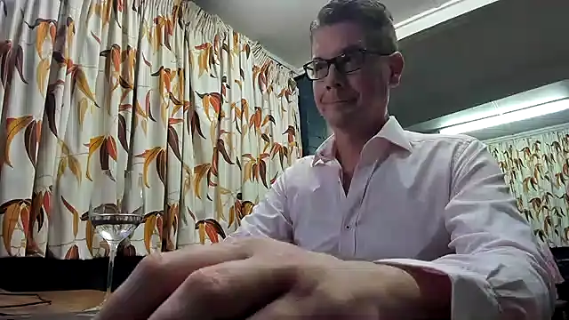 Snapshot of tilobinder chatting on December 14, 1:16 pm tilobinder online show from December 14, 1:16 pm