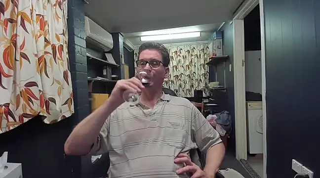 Snapshot of tilobinder chatting on March 14, 1:02 pm tilobinder online show from March 14, 1:02 pm