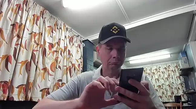 Snapshot of tilobinder chatting on March 3, 12:32 pm tilobinder online show from March 3, 12:32 pm