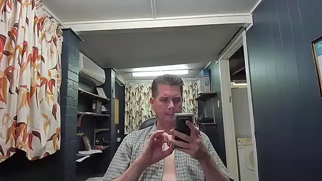 Snapshot of tilobinder chatting on December 17, 10:01 am tilobinder online show from December 17, 10:01 am