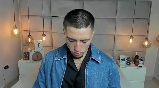 Snapshot of King_Dante_ chatting on February 12, 9:11 pm King Dante online show from February 12, 9:11 pm