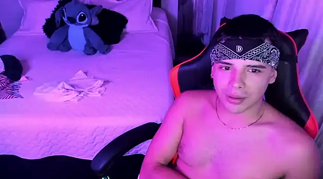 PipeRodriguez  online show from February 10, 11:34 pm