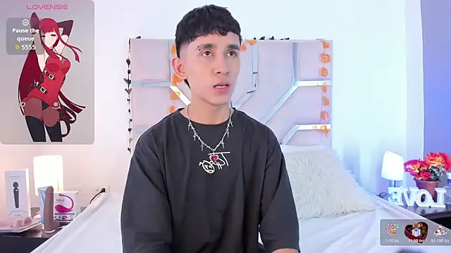 Thayler jones online show from November 4, 8:32 pm