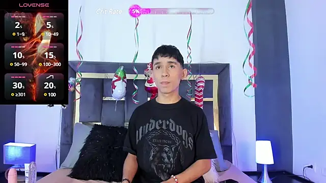 Snapshot of Thayler_jones chatting on December 13, 11:23 am Thayler jones online show from December 13, 11:23 am