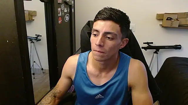 kv   xxx  online show from April 22, 9:30 pm