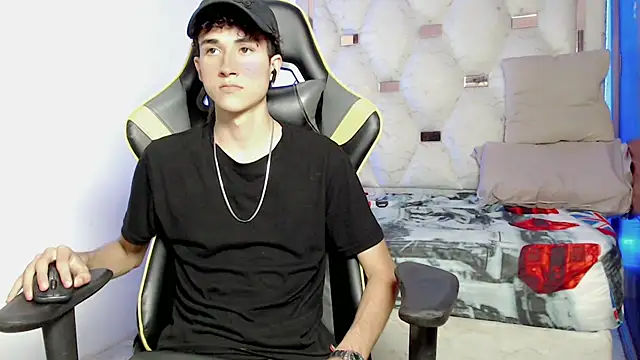 Snapshot of johnny_cagee chatting on September 21, 4:01 am johnny cagee online show from September 21, 4:01 am