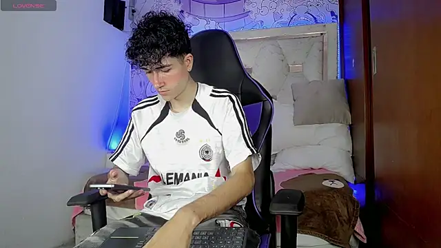 johnny cagee online show from March 4, 4:30 am