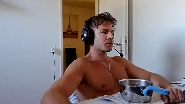 alpha-hunk online show from April 24, 1:46 pm