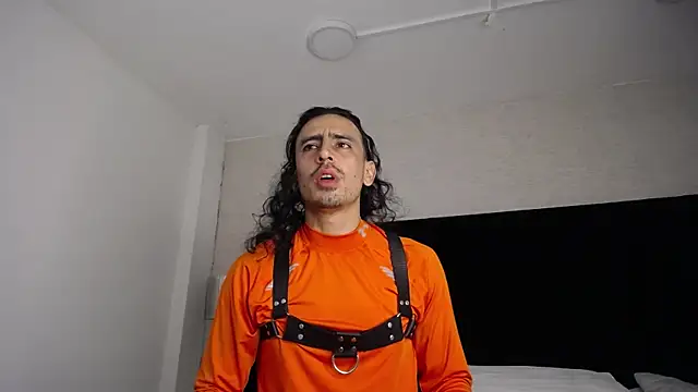 Sr Magnus  online show from January 5, 1:47 pm