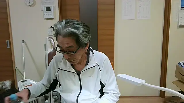 Snapshot of mama010-chan chatting on January 3, 11:12 pm mama010-chan online show from January 3, 11:12 pm