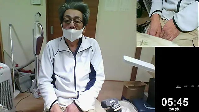 Snapshot of mama010-chan chatting on February 5, 8:46 pm mama010-chan online show from February 5, 8:46 pm