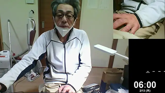 Snapshot of mama010-chan chatting on February 12, 9:01 pm mama010-chan online show from February 12, 9:01 pm