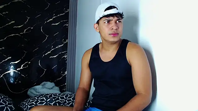 Snapshot of jamescurli_ chatting on September 23, 8:13 am jamescurli online show from September 23, 8:13 am