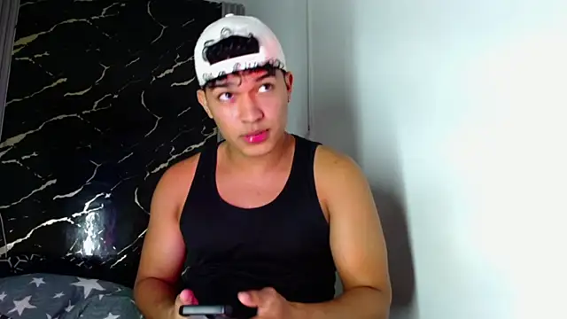 Snapshot of jamescurli_ chatting on September 20, 7:19 am jamescurli online show from September 20, 7:19 am