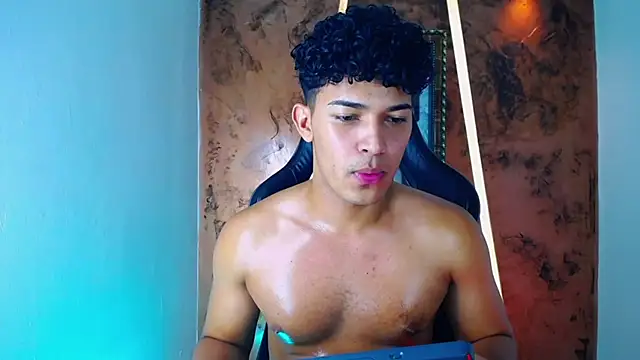 Snapshot of jamescurli_ chatting on March 3, 4:08 pm jamescurli online show from March 3, 4:08 pm